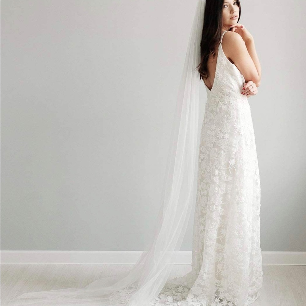 NWOT 118” Cathedral Ivory Veil